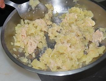 柳橙风味的红甜椒土豆卷的做法