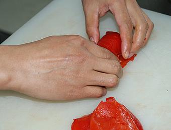 柳橙风味的红甜椒土豆卷的做法