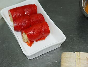 柳橙风味的红甜椒土豆卷的做法