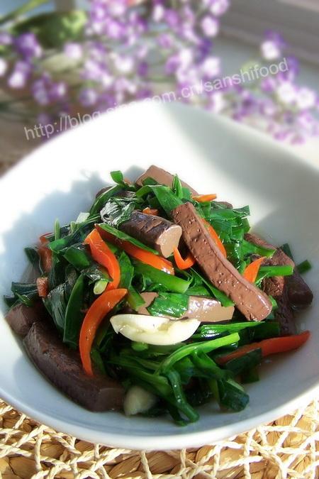 韭菜炒鸭血的做法