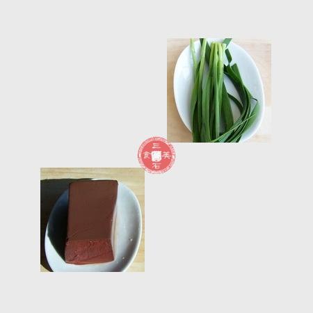 韭菜炒鸭血的做法