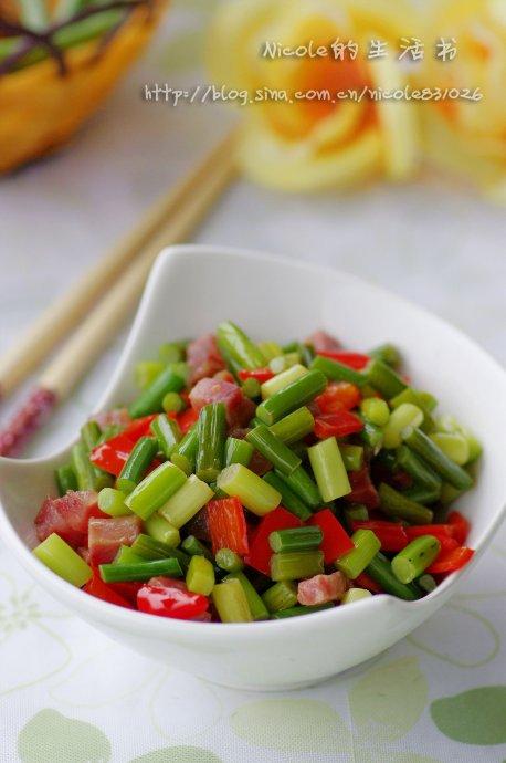 蒜苔炒腊丁的做法
