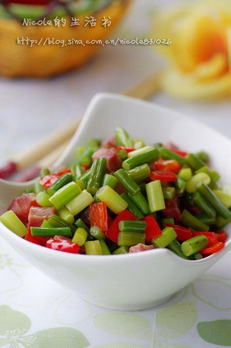 蒜苔炒腊丁的做法