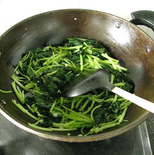 蒜炒红薯叶的做法