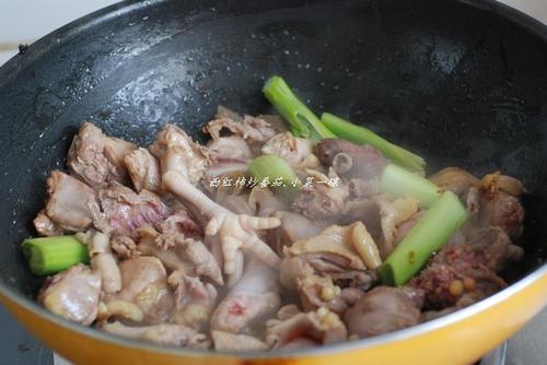 香菇板栗焖鸡的做法