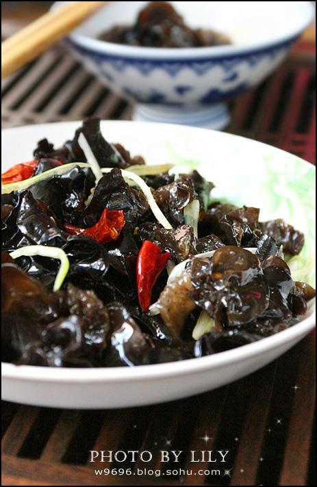 葱油拌木耳的做法