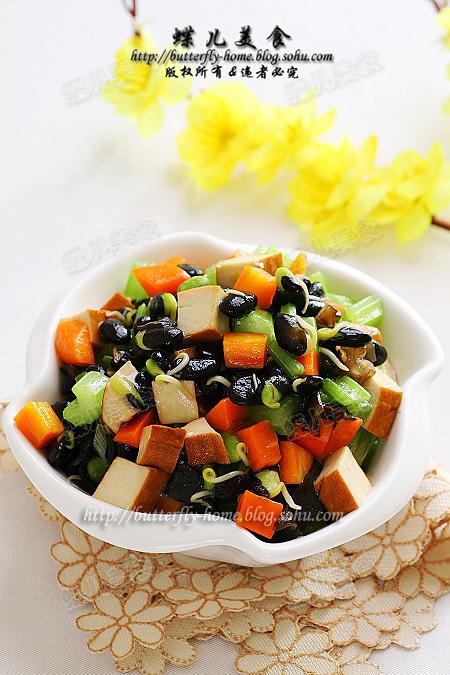 有机黑豆嘴儿炒芹菜胡萝卜丁的做法