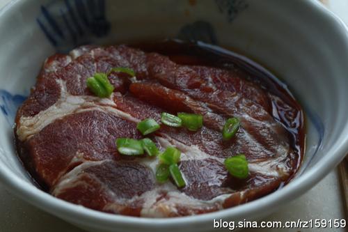 草菇梅花肉的做法