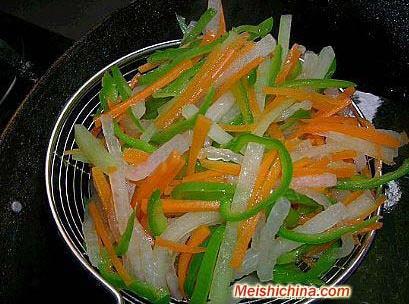 三色冬瓜丝的做法