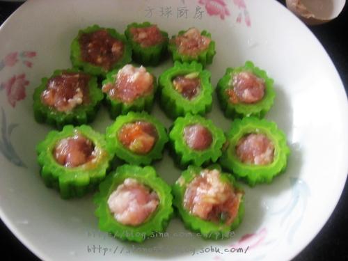 扳指苦瓜的做法