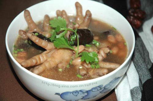 花生鸡爪汤的做法