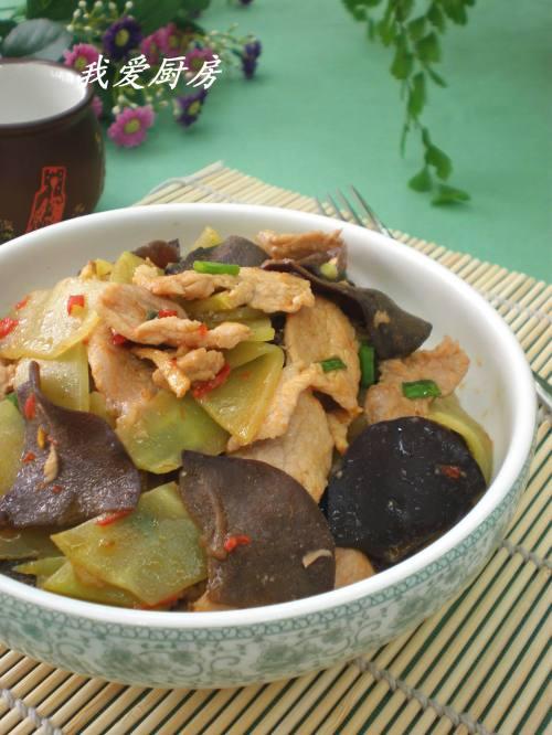 木耳莴笋炒肉的做法