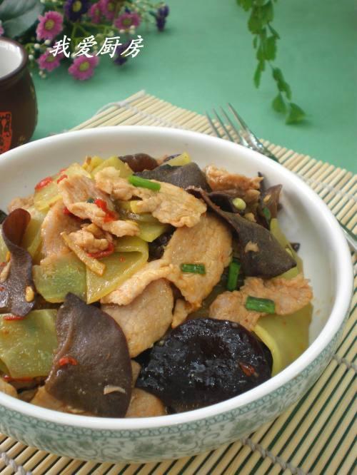 木耳莴笋炒肉的做法