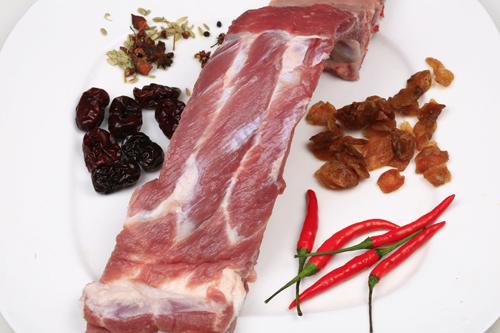 桂圆红枣烧排骨的做法