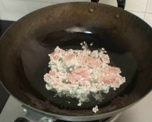 肉末炒豆腐泡的做法