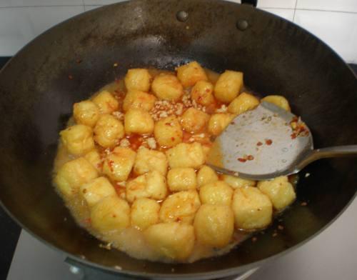 肉末炒豆腐泡的做法