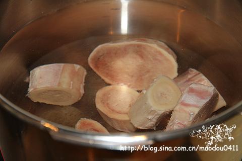 萝卜牛骨汤的做法