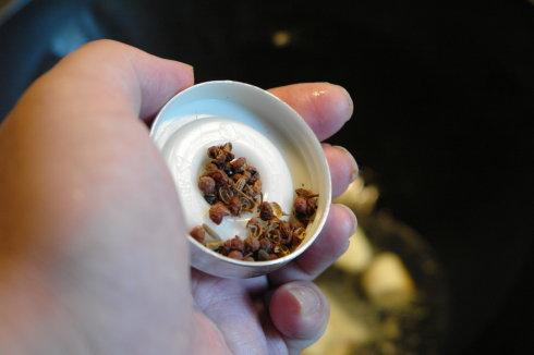 火辣版酸菜排骨的做法