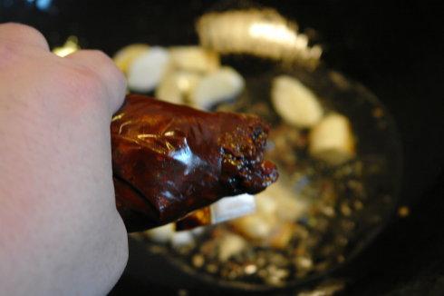 火辣版酸菜排骨的做法