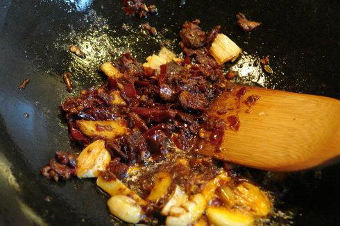 火辣版酸菜排骨的做法