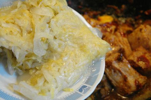 火辣版酸菜排骨的做法