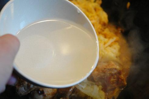 火辣版酸菜排骨的做法