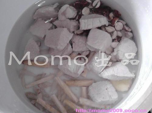 莲子沙参麦冬炖瘦肉的做法