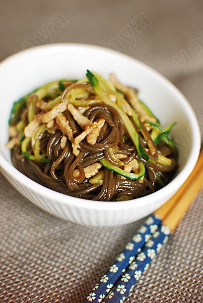 肉丝炒蕨根粉的做法