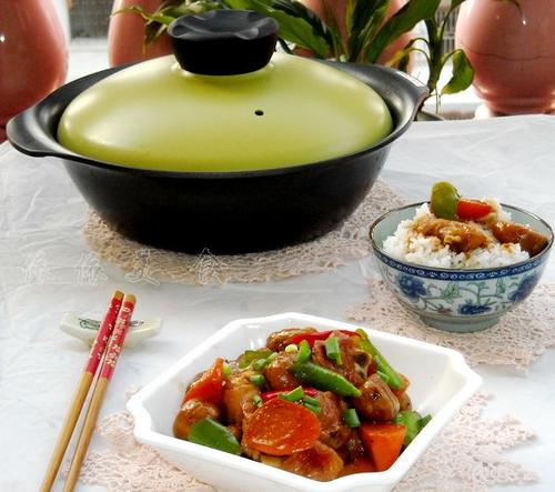 飘香栗子鸡煲的做法