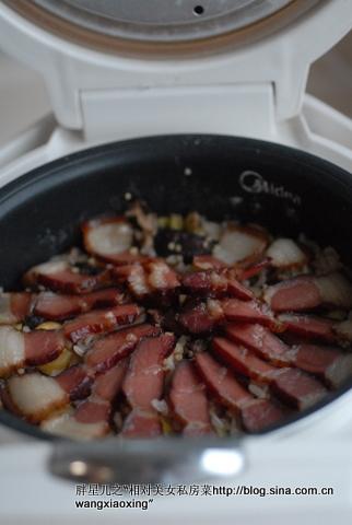 电饭锅腊肉杂粮饭的做法