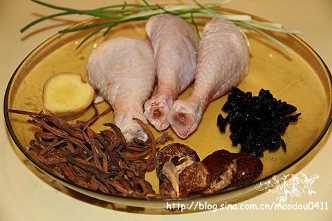 木耳花菇鸡的做法