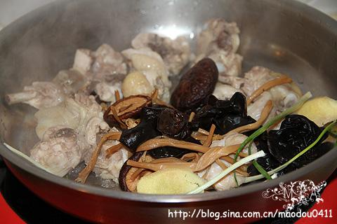 木耳花菇鸡的做法