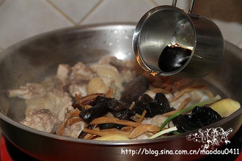 木耳花菇鸡的做法