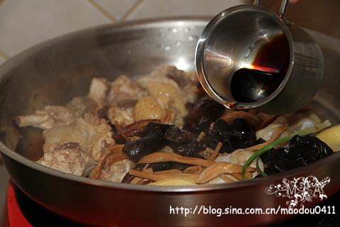 木耳花菇鸡的做法