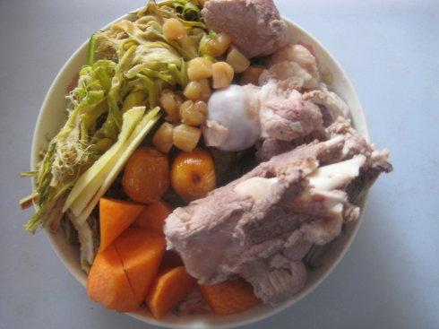 霸王花胡萝猪骨汤的做法