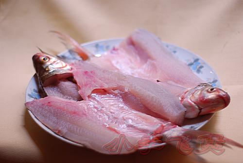 萝卜炆鲮鱼滑的做法