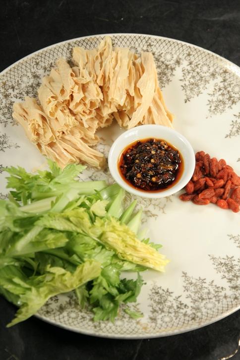 腐竹拌芹菜的做法