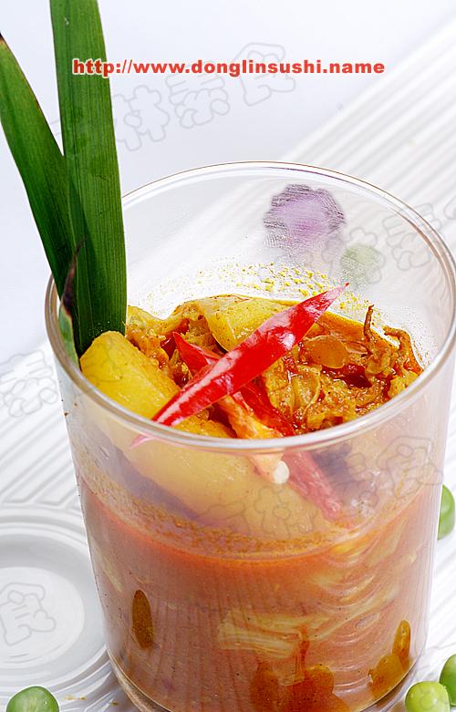 红咖喱卷心菜炖土豆的做法