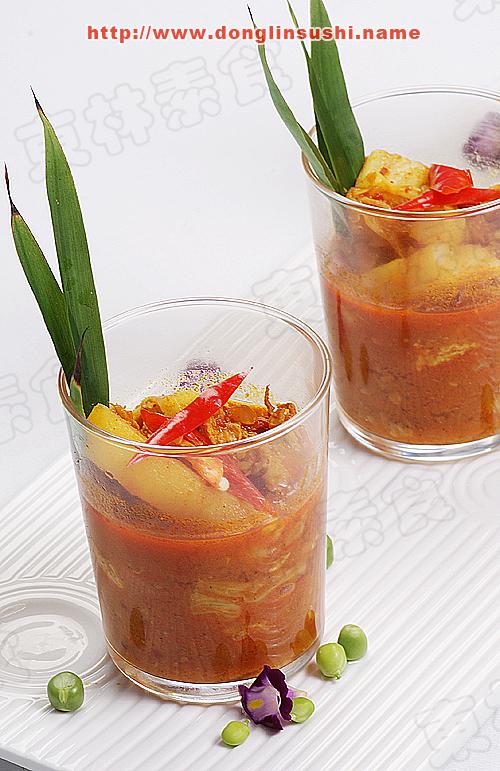 红咖喱卷心菜炖土豆的做法