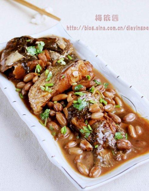 花生炖鱼的做法