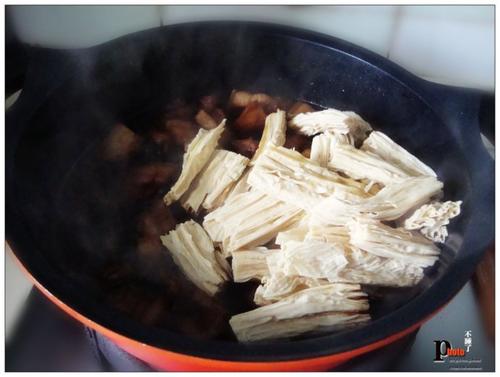 陈年黄酒焖五花肉的做法