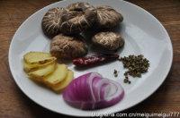 电饭锅香菇炖鸡的做法