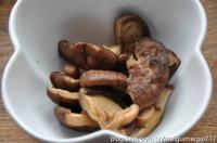 电饭锅香菇炖鸡的做法