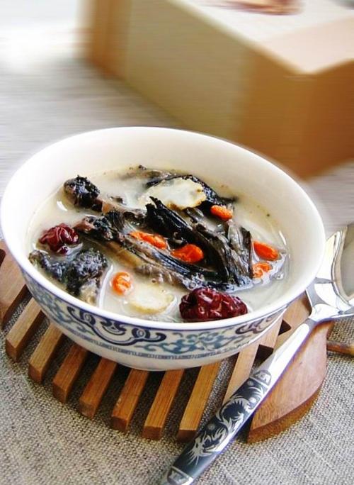 乌鸡红枣参汤的做法