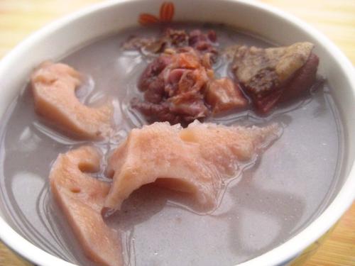 腊鸭莲藕汤的做法