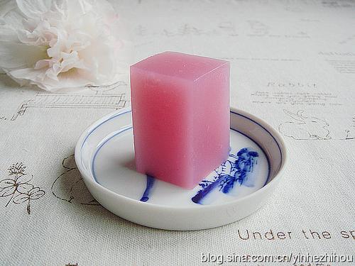 ��ɫ���۵�����