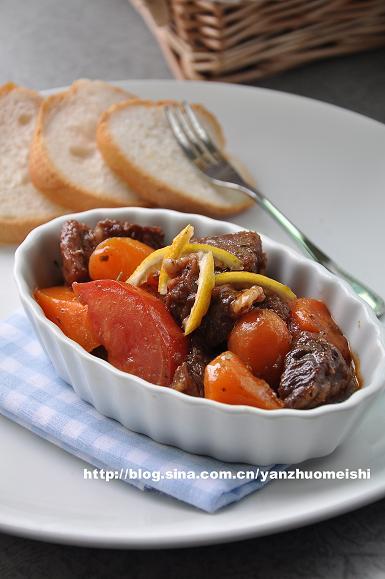 红酒焖牛腩的做法