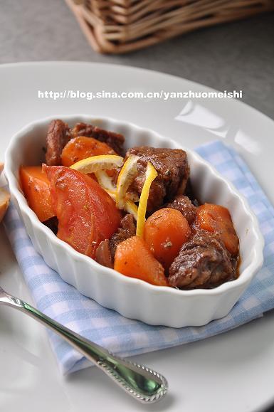 红酒焖牛腩的做法