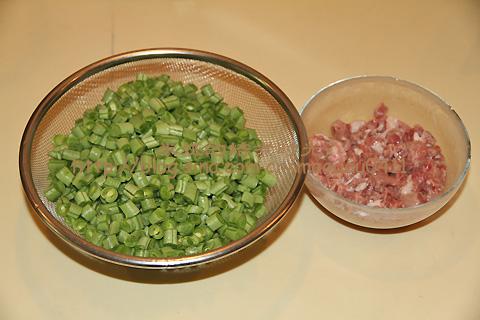 刀豆炒肉丁的做法