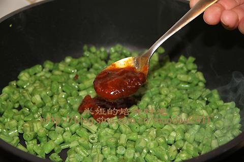 刀豆炒肉丁的做法